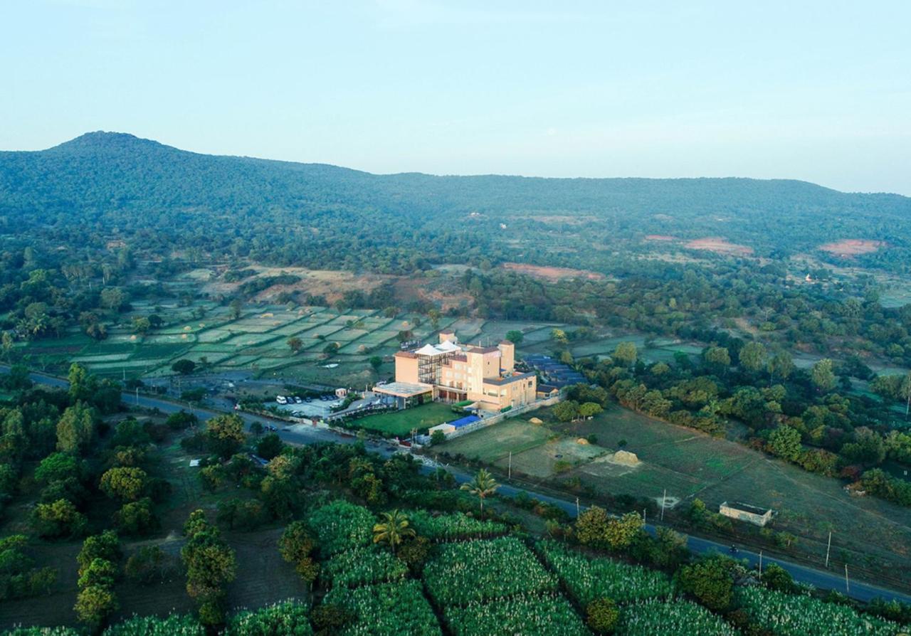 Regenta Resort Belagavi エクステリア 写真