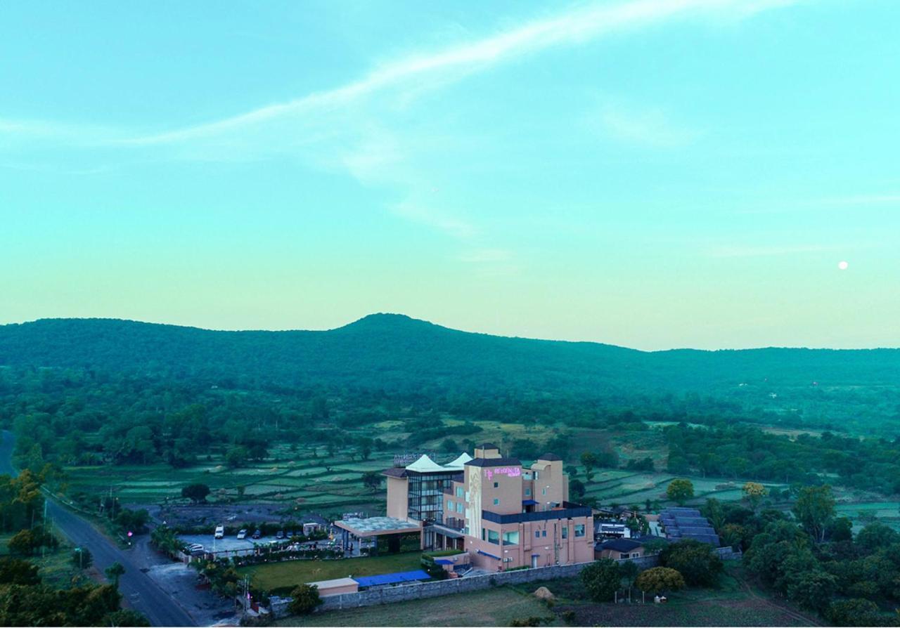 Regenta Resort Belagavi エクステリア 写真
